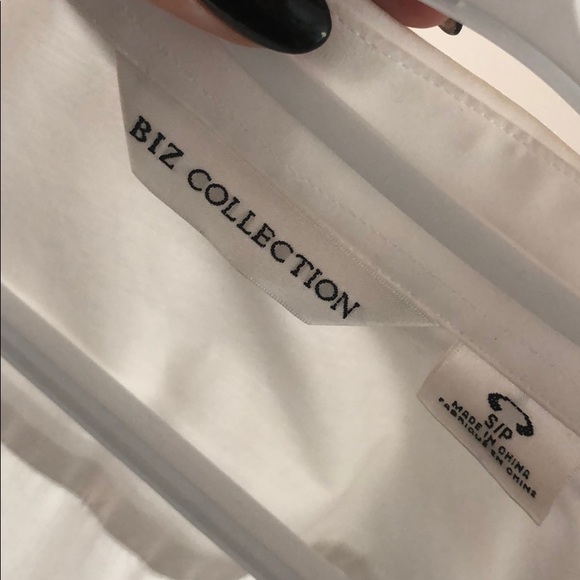 White short sleeve collared shirt - Picture 2 of 2